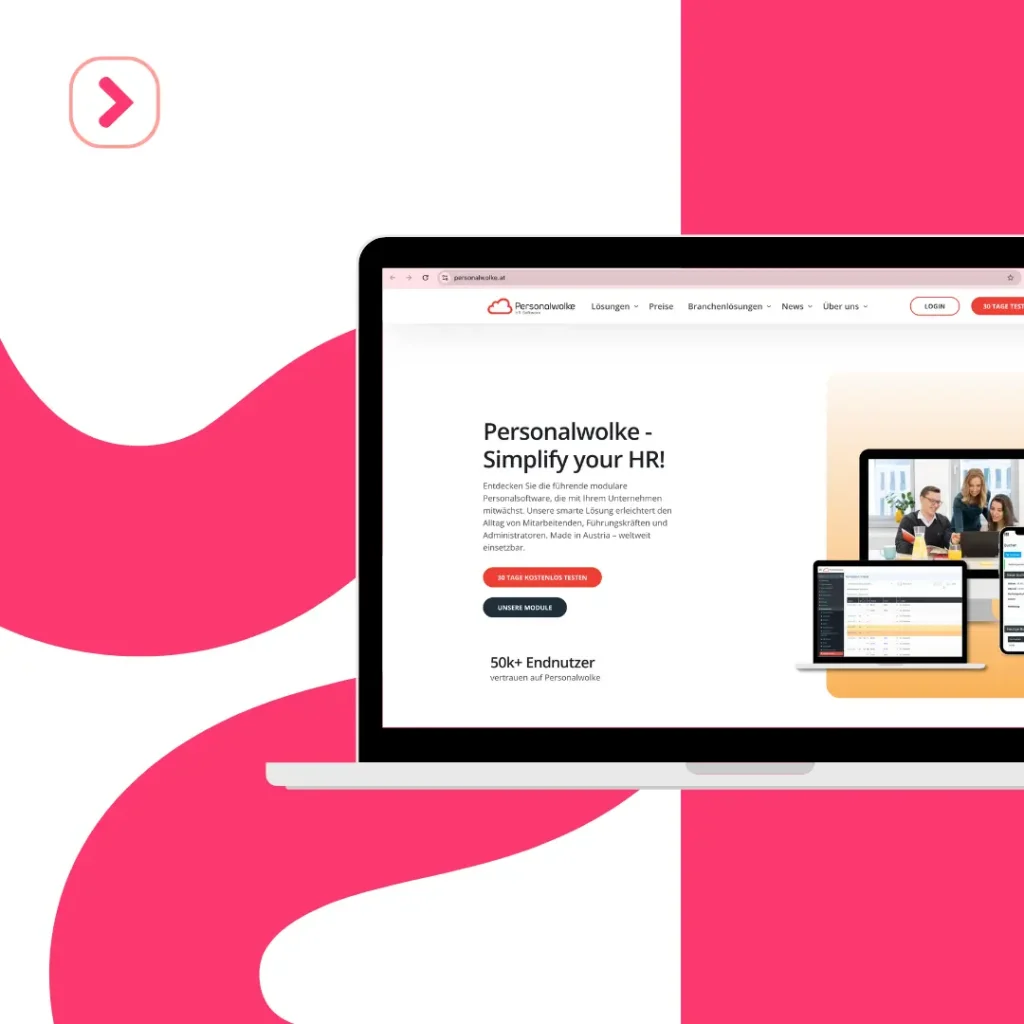 Ein Laptop mit der Homepage der Personalwolke HR-Software thront elegant vor einem stilisierten rosa-weißen Hintergrund und verbindet nahtlos Technologie mit Kreativität.