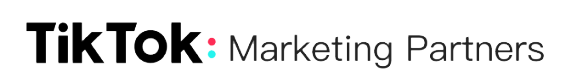 TikTok Marketing Partners-Logo mit „TikTok“ in fetten schwarzen Buchstaben und „Marketing Partners“ in normaler schwarzer Schrift auf der rechten Seite.